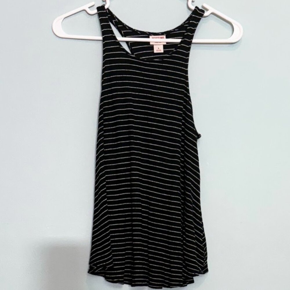 Black and white flowy swing tank racer back ribbed knit Mossimo small